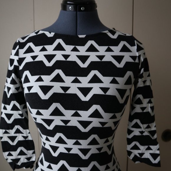 Geometric Pattern Bodycon Dress - Picture 2 of 10